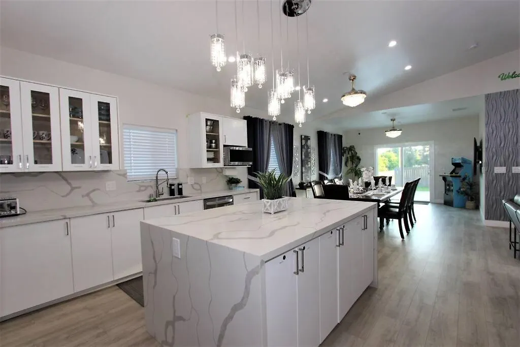 New & Modern With Accessibility-Family Friendly Apartment San Bernardino 0*,  United States