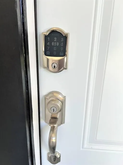 New & Modern With Accessibility-Family Friendly Apartment San Bernardino 0*,