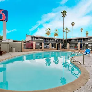 2* Hotel 6 San Bernardino, Ca